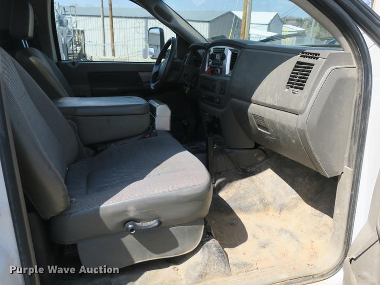 image for item DB8847 2008 Dodge Ram 5500 bucket truck