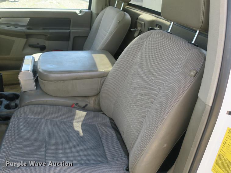 image for item DB8847 2008 Dodge Ram 5500 bucket truck