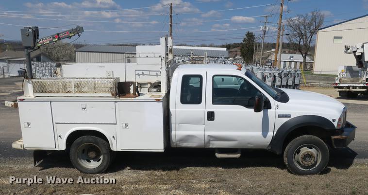 image for item DB8848 2007 Ford F550 SuperCab service truck with crane