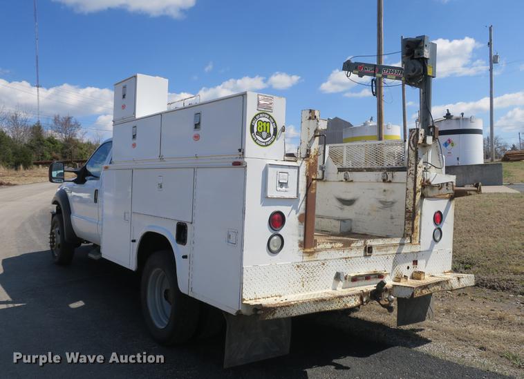 image for item DB8848 2007 Ford F550 SuperCab service truck with crane