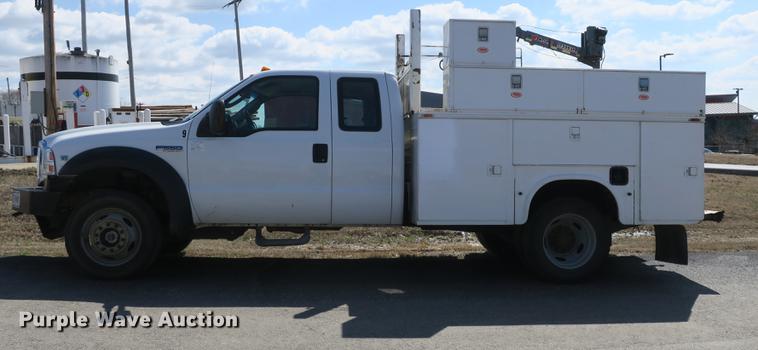 image for item DB8848 2007 Ford F550 SuperCab service truck with crane