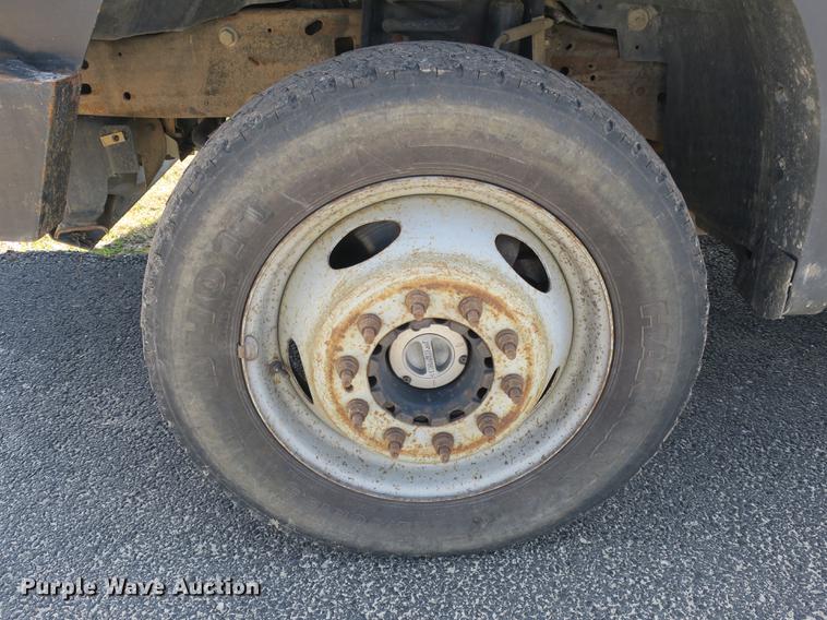 image for item DB8848 2007 Ford F550 SuperCab service truck with crane