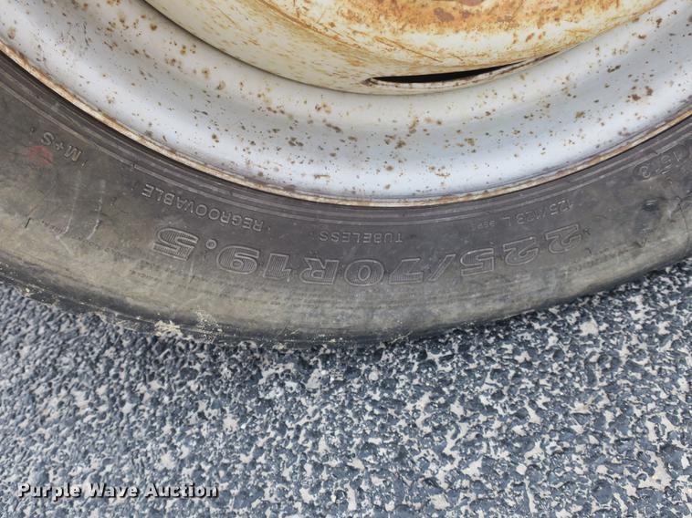 image for item DB8848 2007 Ford F550 SuperCab service truck with crane