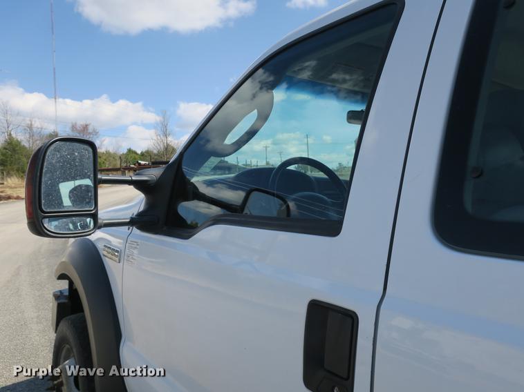 image for item DB8848 2007 Ford F550 SuperCab service truck with crane