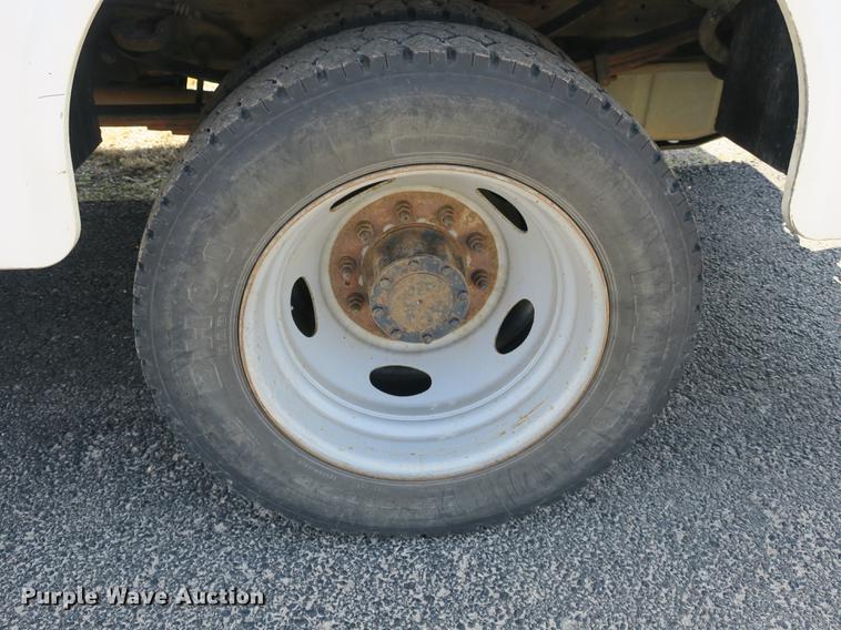 image for item DB8848 2007 Ford F550 SuperCab service truck with crane