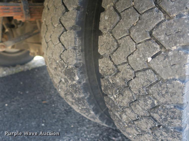 image for item DB8848 2007 Ford F550 SuperCab service truck with crane