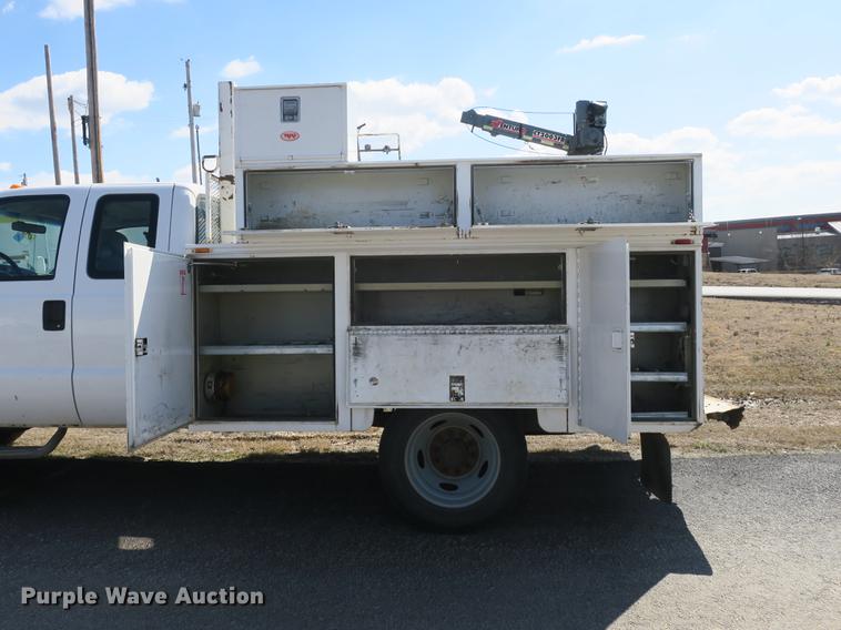 image for item DB8848 2007 Ford F550 SuperCab service truck with crane