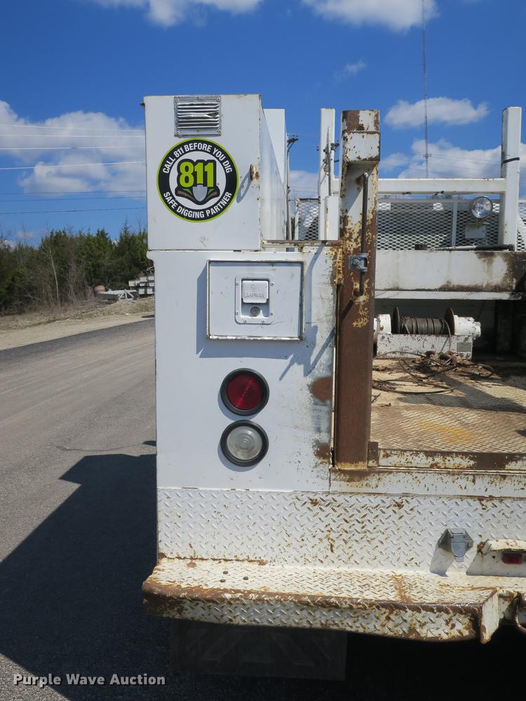 image for item DB8848 2007 Ford F550 SuperCab service truck with crane