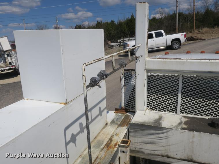 image for item DB8848 2007 Ford F550 SuperCab service truck with crane