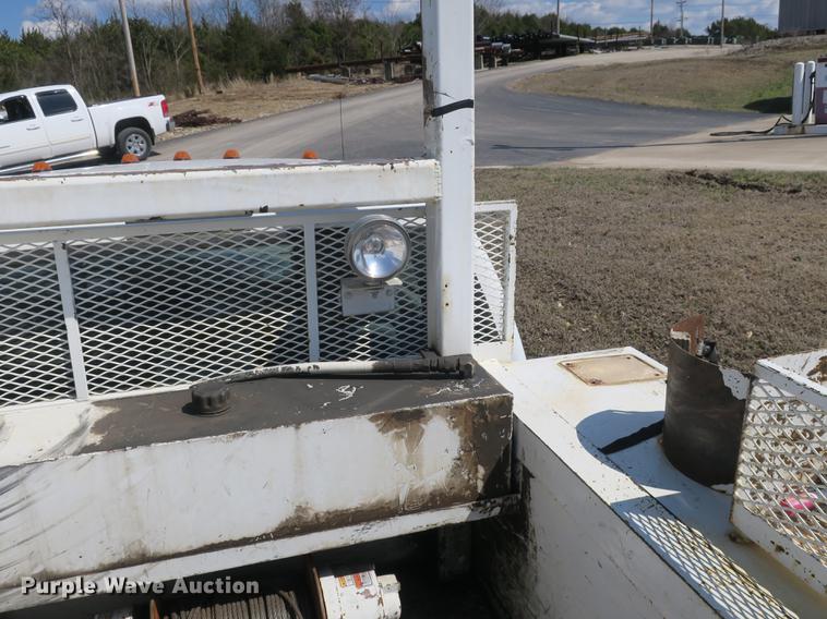 image for item DB8848 2007 Ford F550 SuperCab service truck with crane