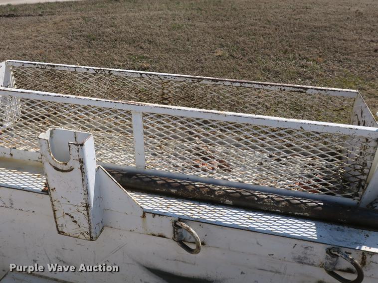 image for item DB8848 2007 Ford F550 SuperCab service truck with crane