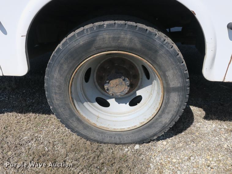 image for item DB8848 2007 Ford F550 SuperCab service truck with crane