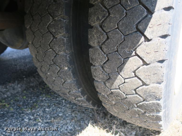 image for item DB8848 2007 Ford F550 SuperCab service truck with crane