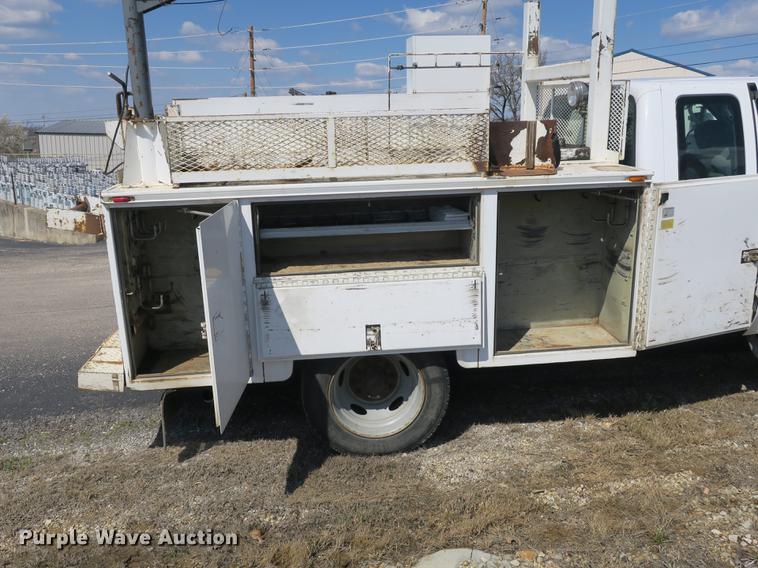 image for item DB8848 2007 Ford F550 SuperCab service truck with crane