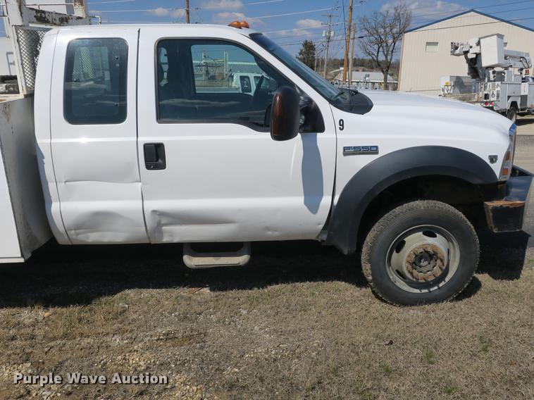 image for item DB8848 2007 Ford F550 SuperCab service truck with crane