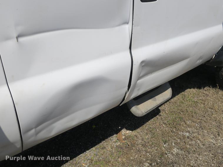 image for item DB8848 2007 Ford F550 SuperCab service truck with crane