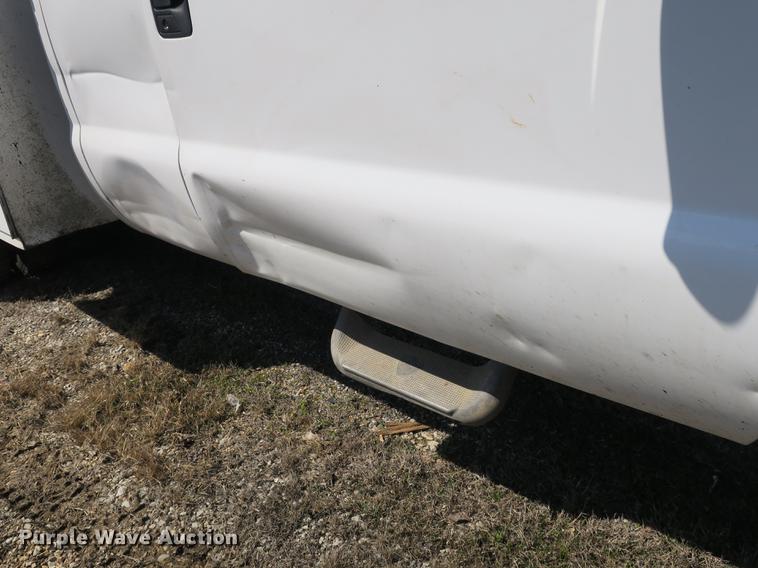 image for item DB8848 2007 Ford F550 SuperCab service truck with crane
