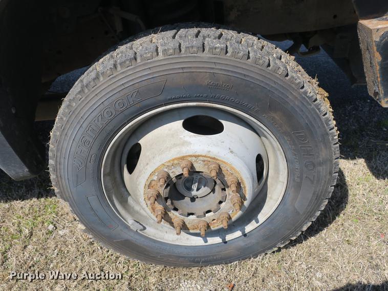 image for item DB8848 2007 Ford F550 SuperCab service truck with crane