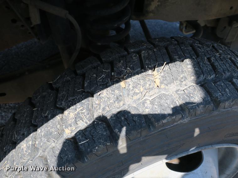 image for item DB8848 2007 Ford F550 SuperCab service truck with crane