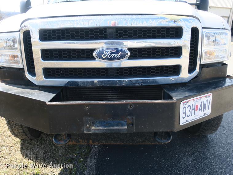 image for item DB8848 2007 Ford F550 SuperCab service truck with crane