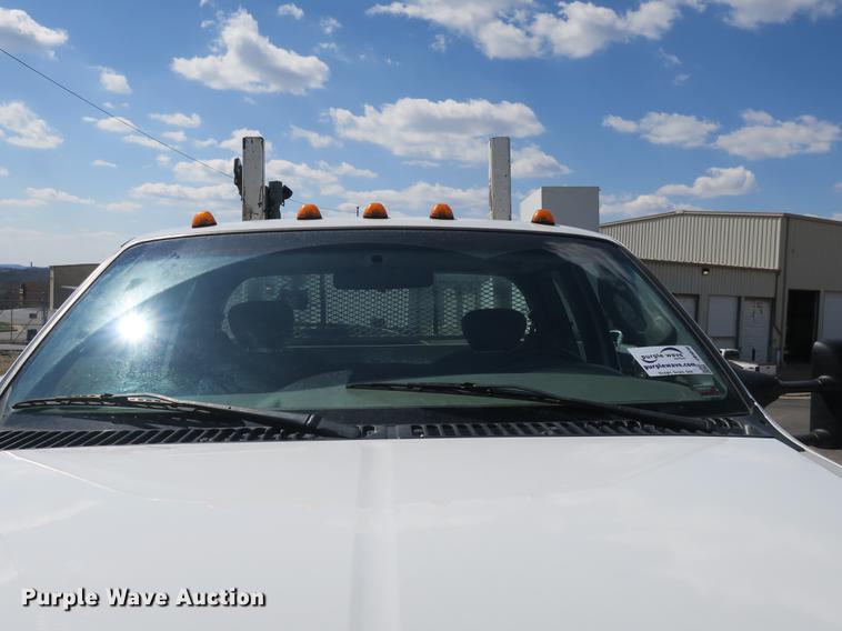 image for item DB8848 2007 Ford F550 SuperCab service truck with crane