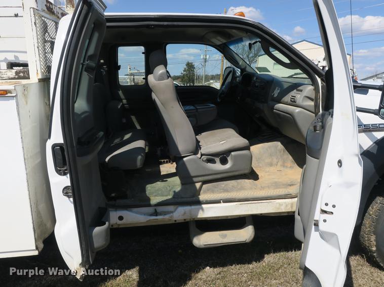 image for item DB8848 2007 Ford F550 SuperCab service truck with crane