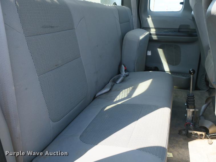 image for item DB8848 2007 Ford F550 SuperCab service truck with crane