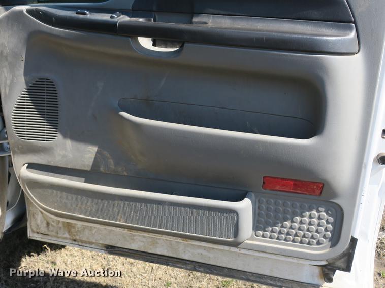 image for item DB8848 2007 Ford F550 SuperCab service truck with crane