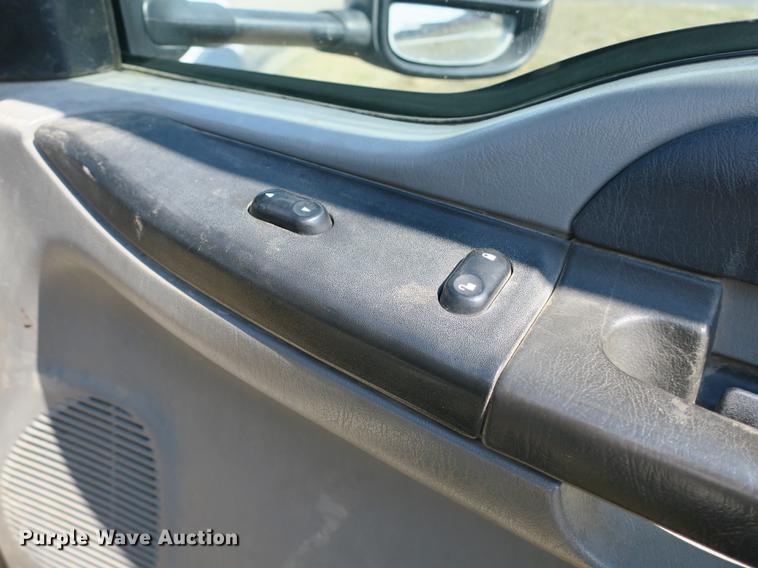 image for item DB8848 2007 Ford F550 SuperCab service truck with crane