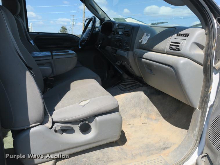 image for item DB8848 2007 Ford F550 SuperCab service truck with crane