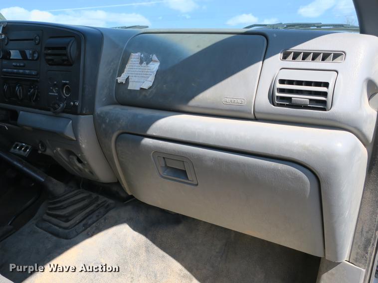 image for item DB8848 2007 Ford F550 SuperCab service truck with crane