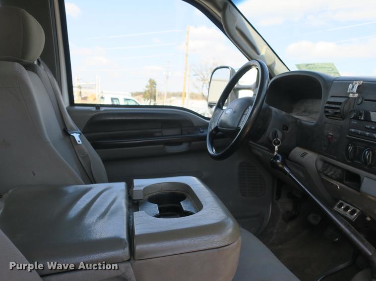 image for item DB8848 2007 Ford F550 SuperCab service truck with crane