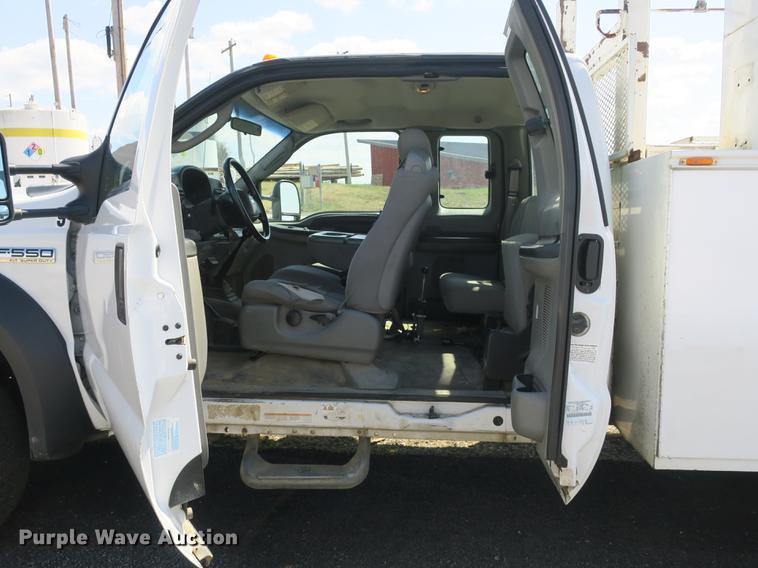 image for item DB8848 2007 Ford F550 SuperCab service truck with crane