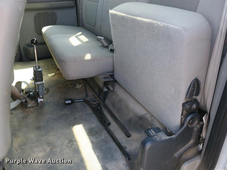 image for item DB8848 2007 Ford F550 SuperCab service truck with crane