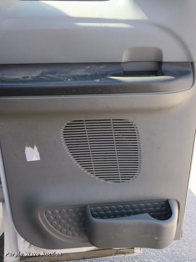 image for item DB8848 2007 Ford F550 SuperCab service truck with crane