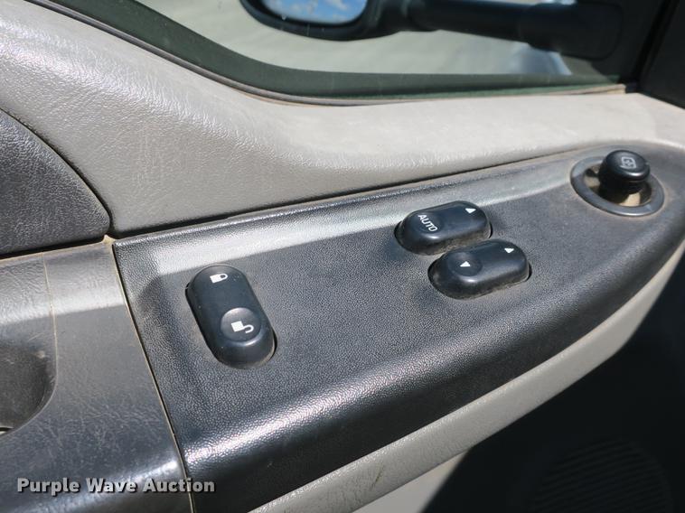 image for item DB8848 2007 Ford F550 SuperCab service truck with crane