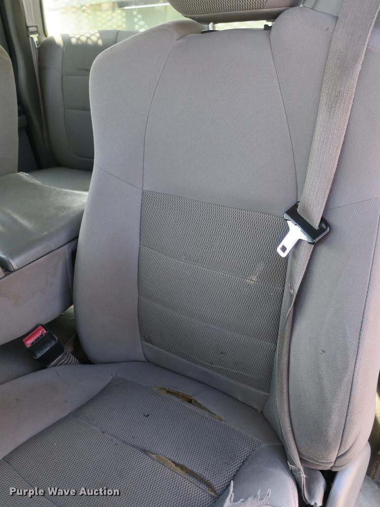 image for item DB8848 2007 Ford F550 SuperCab service truck with crane