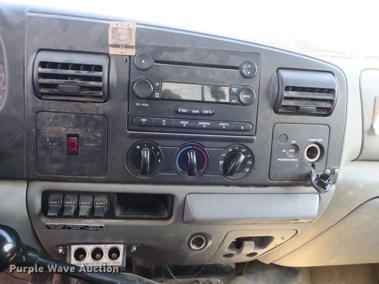 image for item DB8848 2007 Ford F550 SuperCab service truck with crane