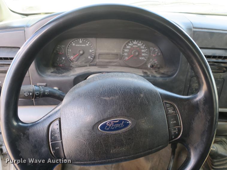 image for item DB8848 2007 Ford F550 SuperCab service truck with crane