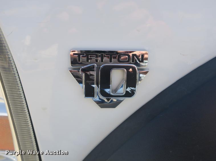 image for item DB8848 2007 Ford F550 SuperCab service truck with crane