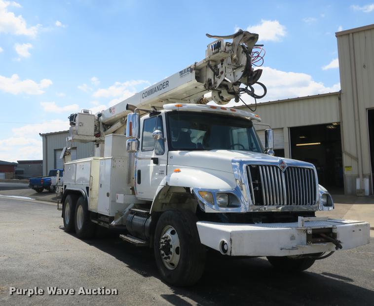 image for item DB8849 2004 International 7400 digger derrick truck
