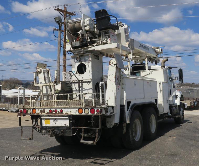 image for item DB8849 2004 International 7400 digger derrick truck