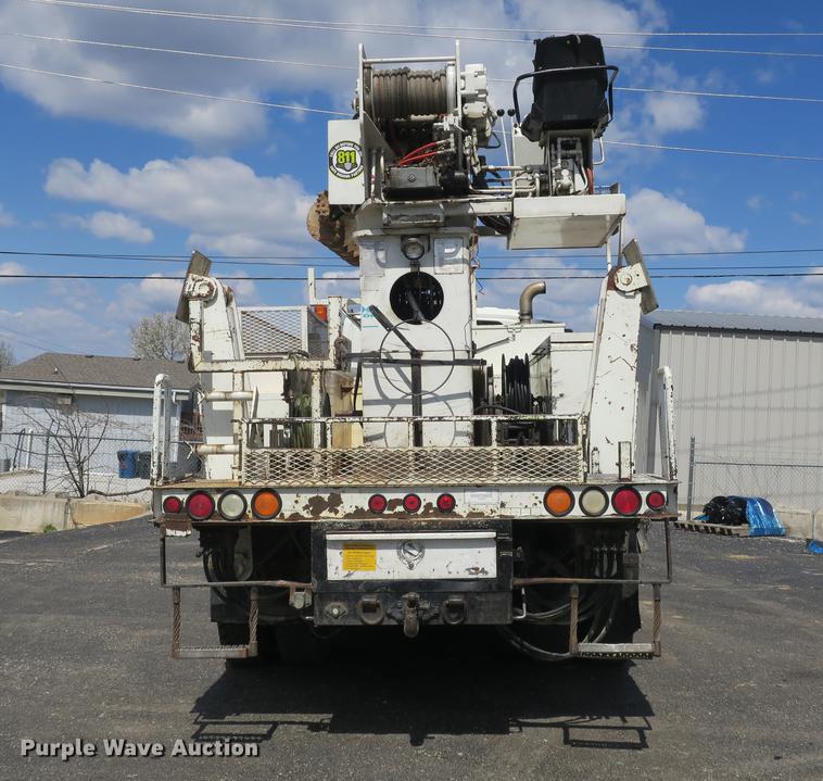 image for item DB8849 2004 International 7400 digger derrick truck