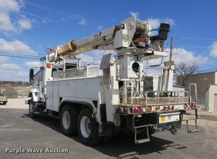 image for item DB8849 2004 International 7400 digger derrick truck