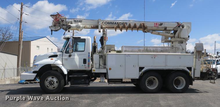 image for item DB8849 2004 International 7400 digger derrick truck