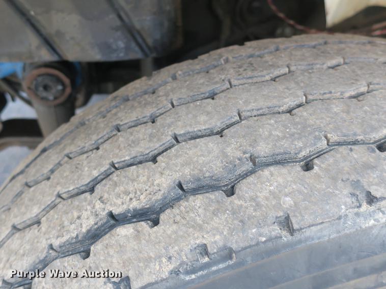 image for item DB8849 2004 International 7400 digger derrick truck