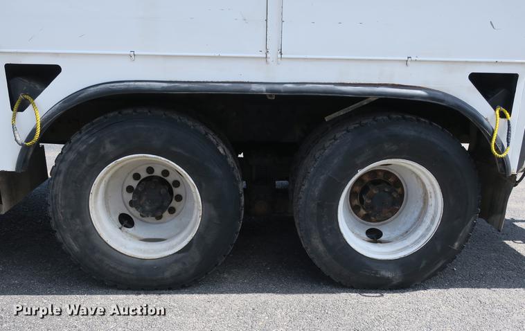 image for item DB8849 2004 International 7400 digger derrick truck