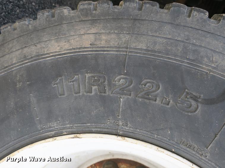 image for item DB8849 2004 International 7400 digger derrick truck