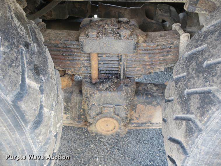 image for item DB8849 2004 International 7400 digger derrick truck