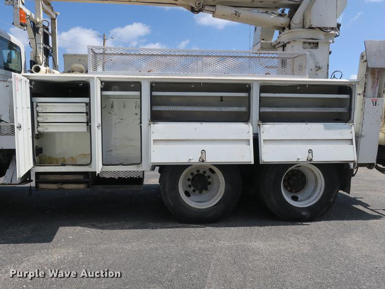 image for item DB8849 2004 International 7400 digger derrick truck